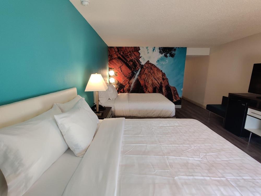 Hotel Clarion Pointe Near Yosemite 2*