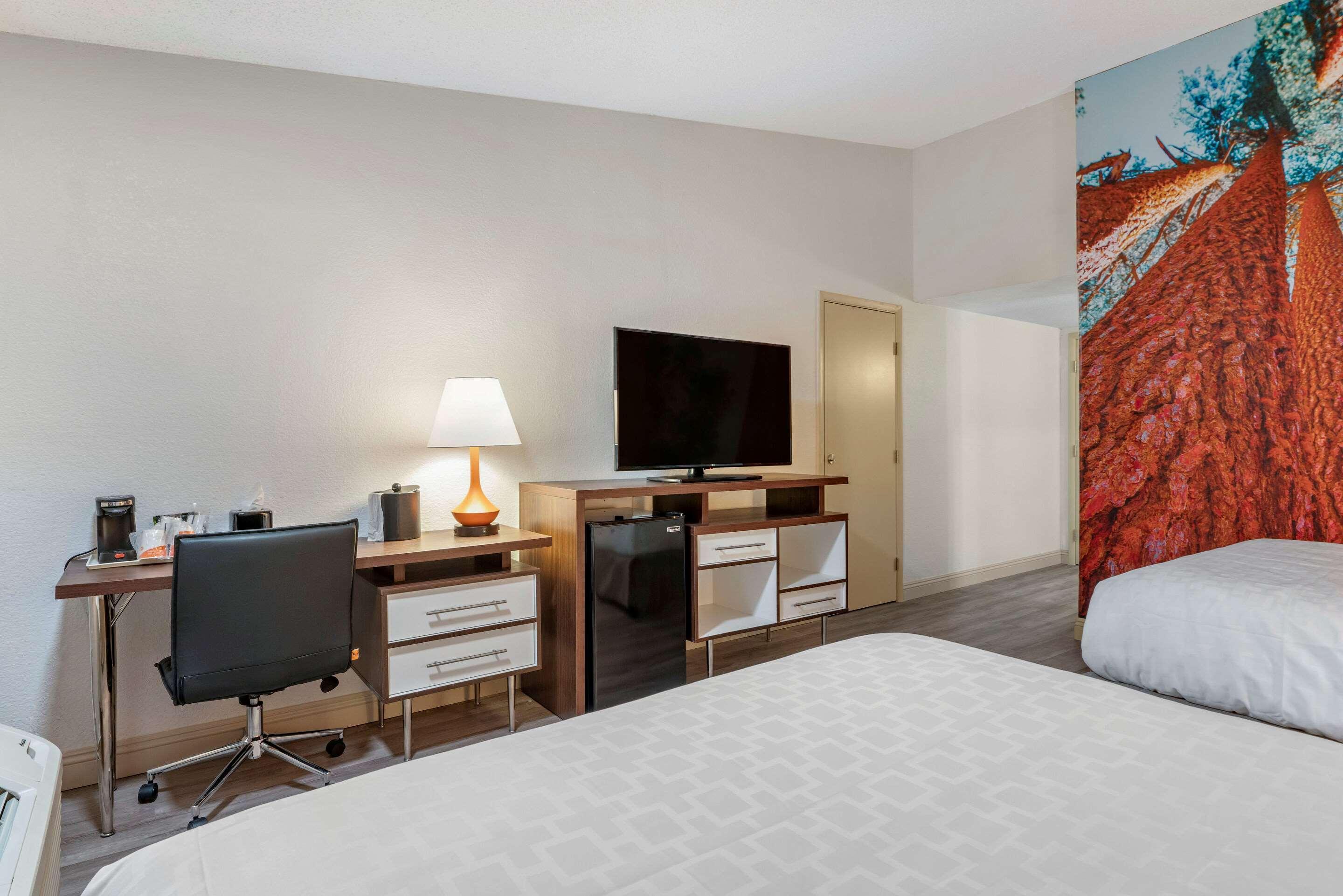 Hotel Clarion Pointe Near Yosemite Fresno
