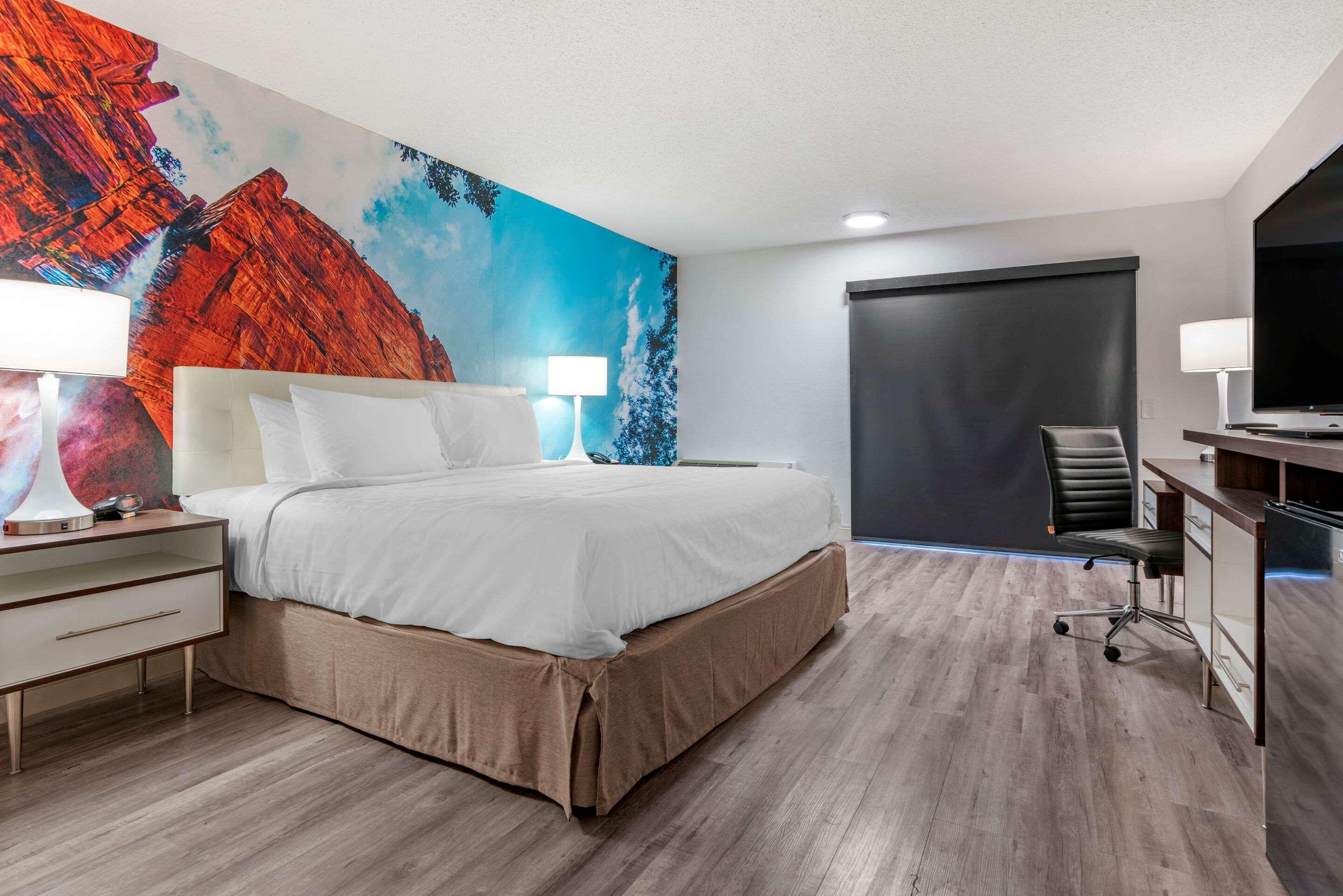 Clarion Pointe Near Yosemite Fresno