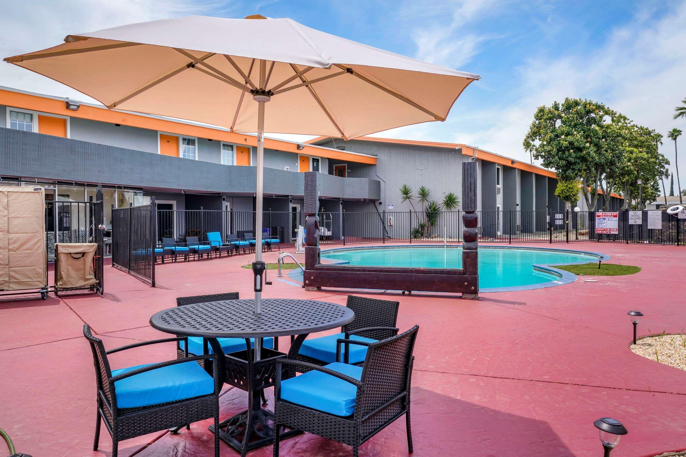 Clarion Pointe Near Yosemite Hotel Fresno