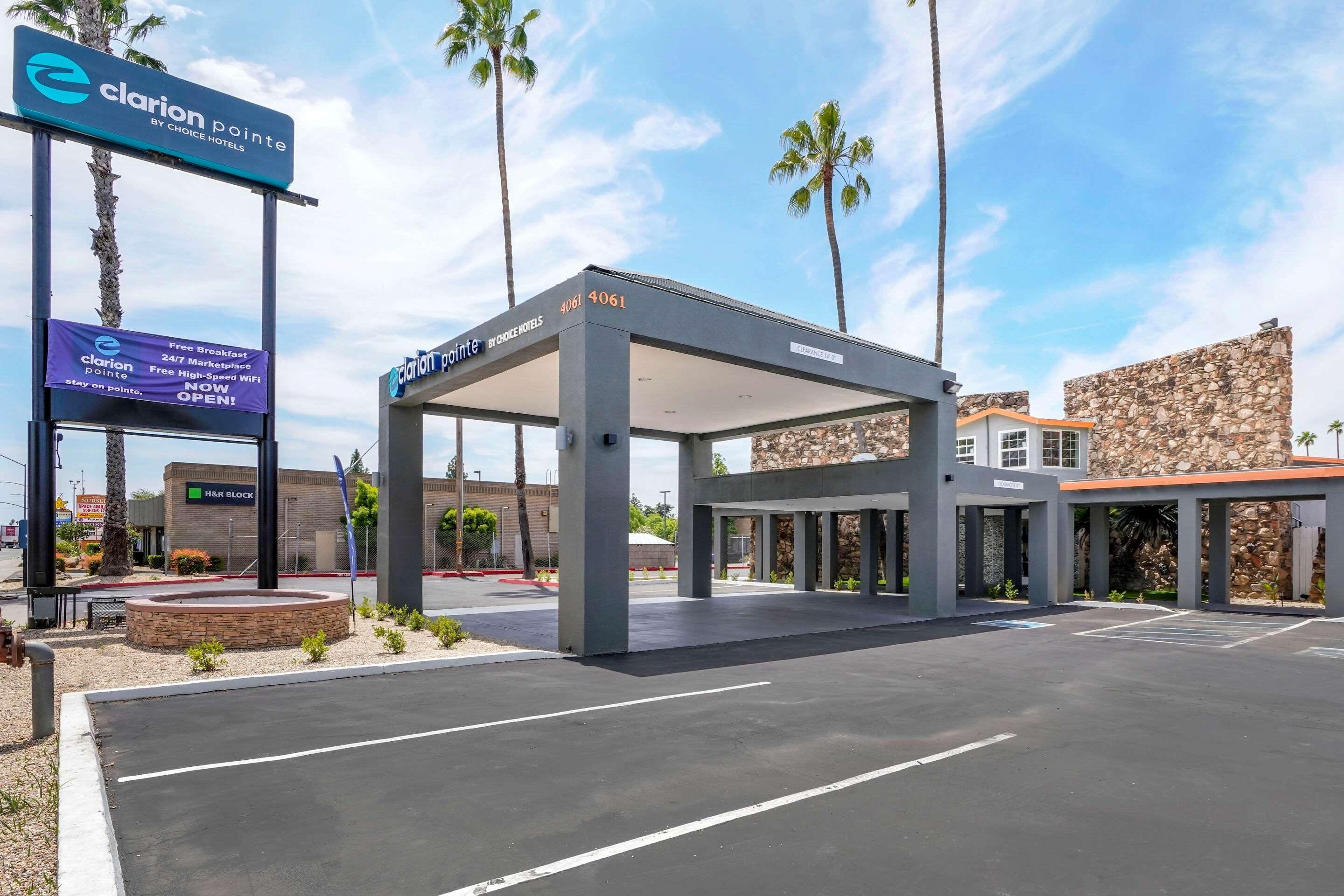 Clarion Pointe Near Yosemite Hotel 2*