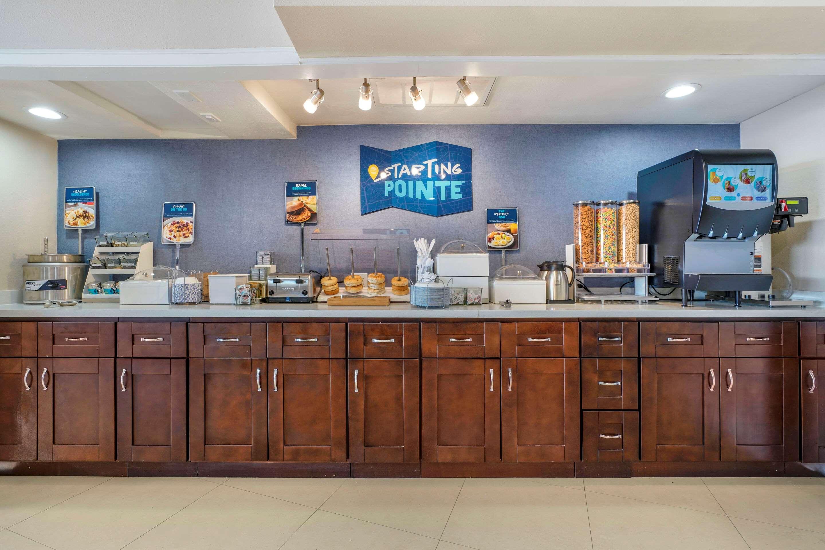 Clarion Pointe Near Yosemite Hotel Fresno