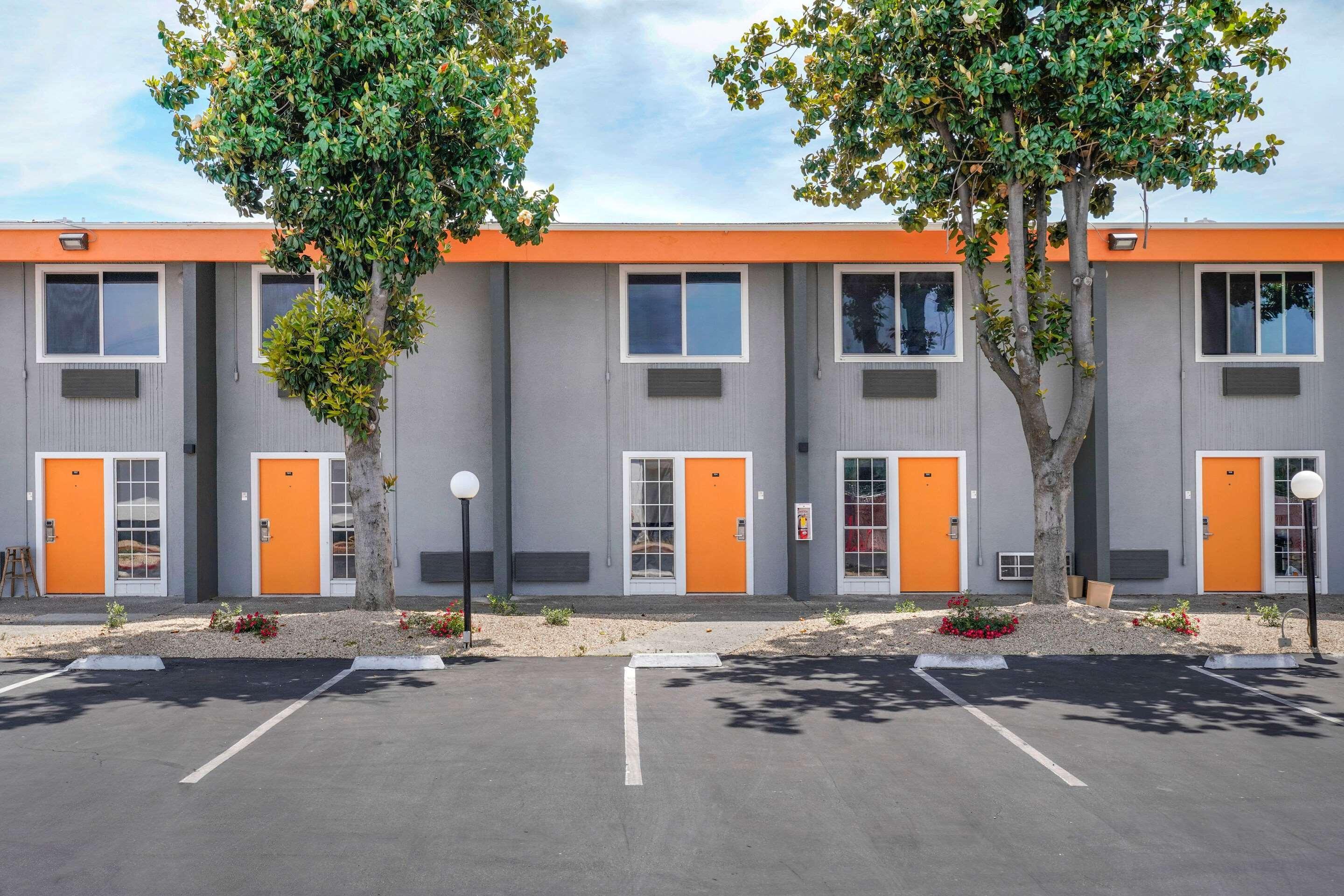 Hotel Clarion Pointe Near Yosemite Fresno