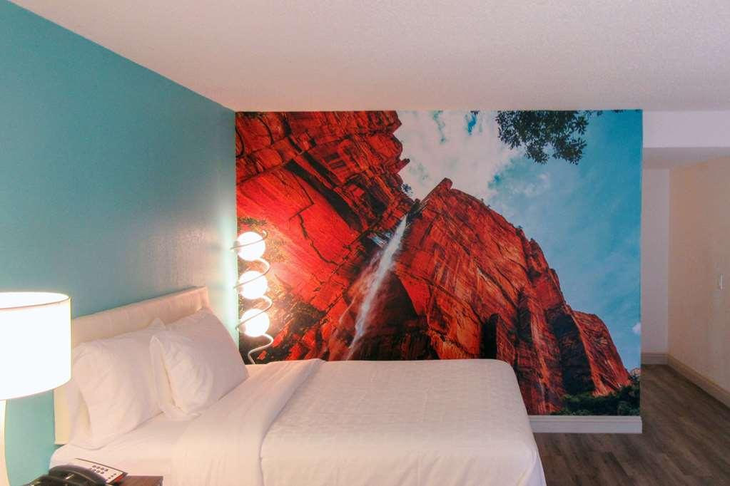 Hotel Clarion Pointe Near Yosemite