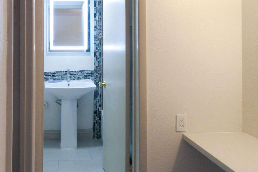 Clarion Pointe Near Yosemite Hotel Fresno