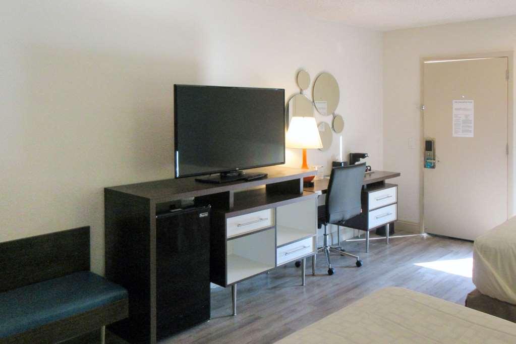 Hotel Clarion Pointe Near Yosemite 2*