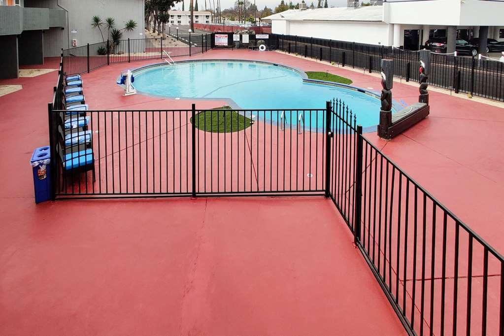 Clarion Pointe Near Yosemite 2* Fresno