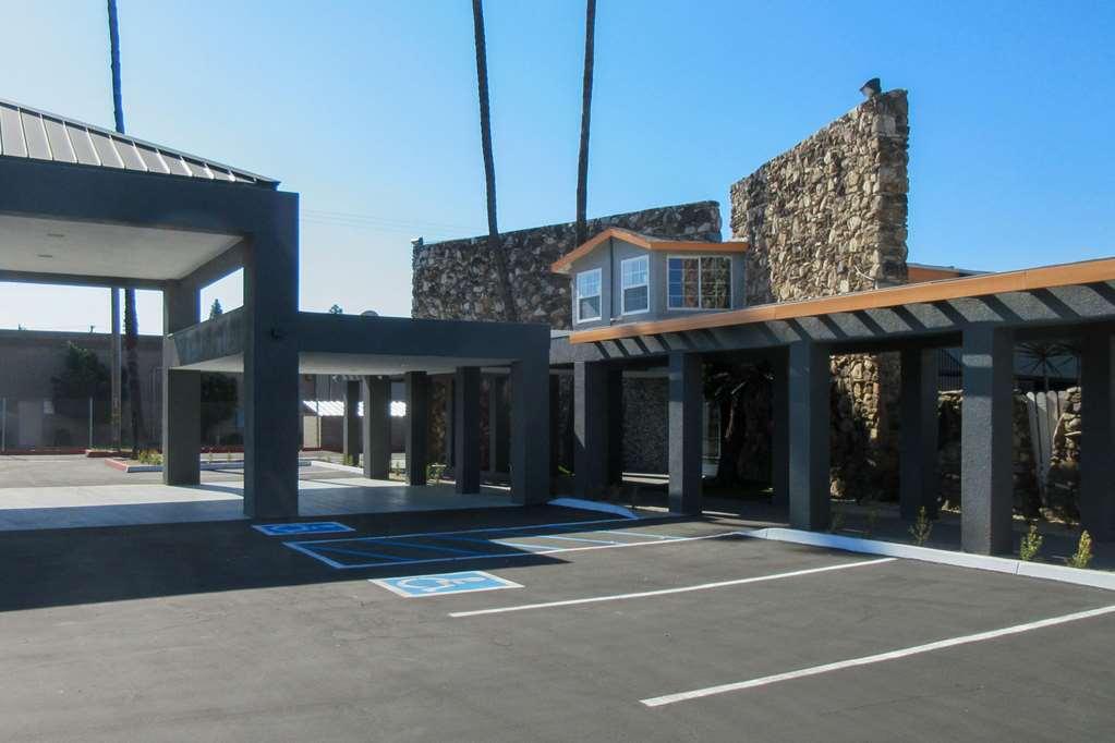 Clarion Pointe Near Yosemite Hotel Fresno