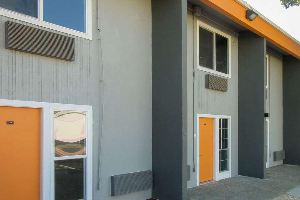 Clarion Pointe Near Yosemite Fresno