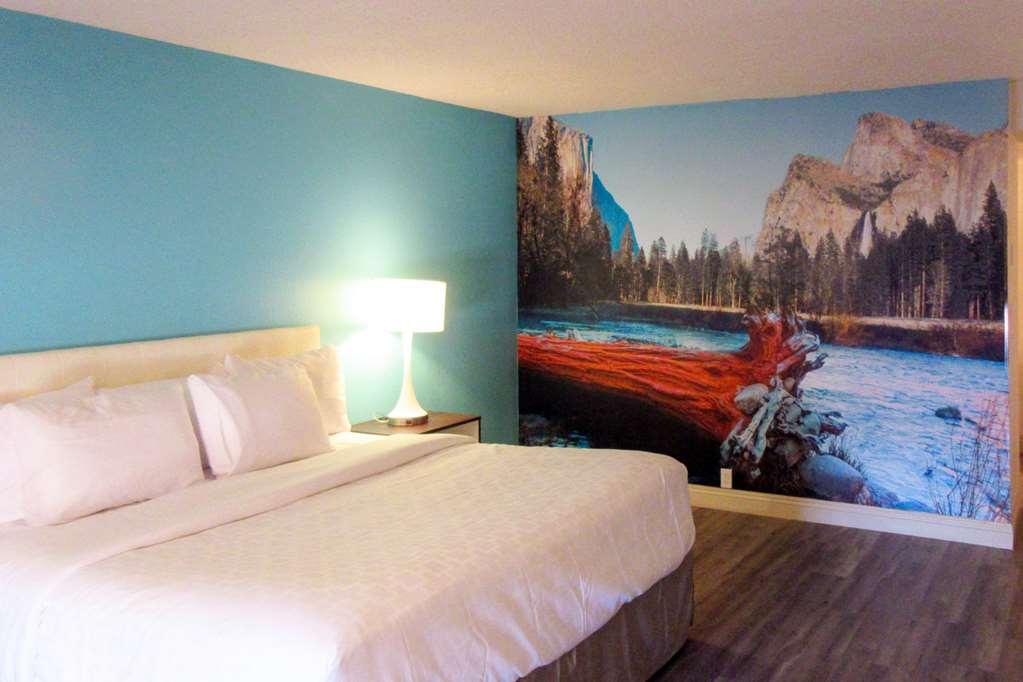 Hotel Clarion Pointe Near Yosemite 2*