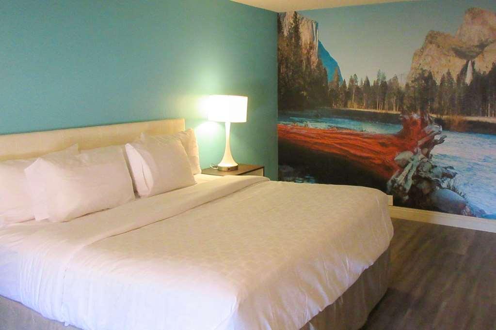 Clarion Pointe Near Yosemite