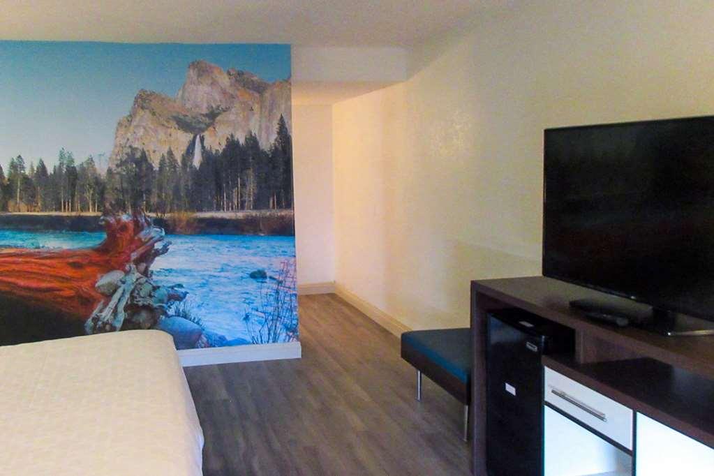 Hotel Clarion Pointe Near Yosemite Fresno